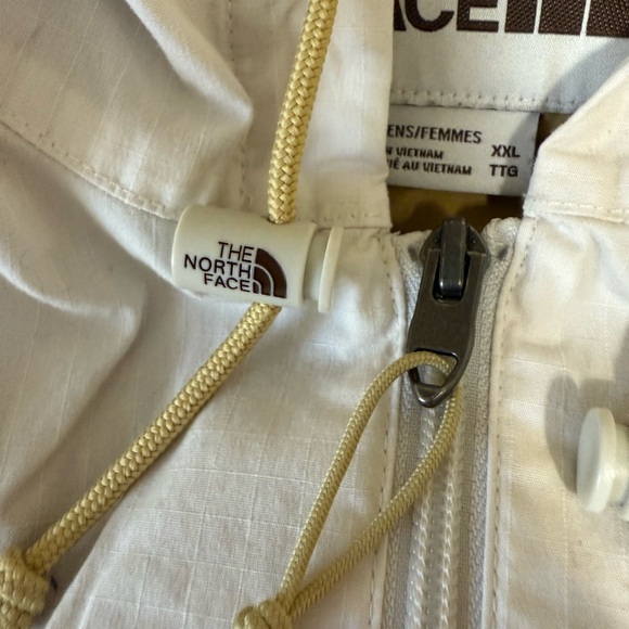 The North Face Hooded Shell Jacket in White with Tan Lining. PTP 24. Never worn! - Picture 5 of 5